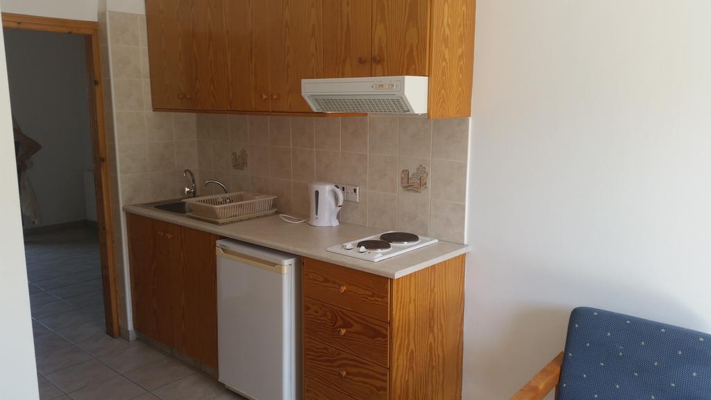 Pissouriana Hotel Apartments מראה חיצוני תמונה